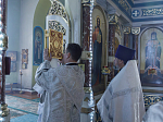 В Крещенский сочельник епископ Россошанский и Острогожский Дионисий совершил Литургию в храме Святой Живоначальной Троицы районного поселка Кантемировка