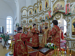 Епископ Россошанский и Острогожский Дионисий совершил венчальную Литургию в храме святителя Митрофана, первого епископа Воронежского, села Верхний Мамон