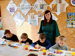 В воскресной группе при храме Архистратига Божия Михаила села Воробьевка состоялся мастер-класс по изготовлению подарков ко Дню матери
