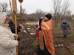 В хуторе Варваровка благочинный совершил молебен с акафистом на месте строящегося храма во имя св. вмч. Варвары