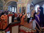 Епископ Россошанский и Острогожский Дионисий возглавил Божественную литургию в храме Архистратига Божия Михаила города Острогожска