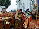 Епископ Россошанский и Острогожский Дионисий возглавил Божественную литургию в храме Архистратига Божия Михаила города Острогожска