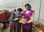 Острогожское и Репьевское благочиния приняли участие в благотворительной ярмарке «Под покровом Пресвятой Богородицы» в городе Воронеж