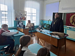 Клирик Острогожского церковного округа провел урок мужества для учащихся МКОУ Хохол-Тростянская ООШ