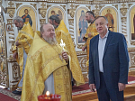 В Свято‑Митрофановском храме села Верхний Мамон прошла Божественная литургия: настоятеля протоиерея Сергия Чибисова поздравили с 60‑летием