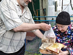 Милосердие в действии: в Петропавловке прихожане раздали продукты односельчанам