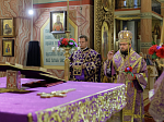 В канун праздника Воздвижения Креста Господня Преосвященнейший епископ Дионисий совершил всенощное бдение в Ильинском кафедральном соборе города Россоши