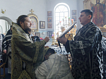 В среду второй седмицы Великого поста епископ Дионисий совершил Литургию Преждеосвященных Даров и диаконскую хиротонию в Казанском храме поселка Каменка