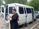 В Калачеевском районе священнослужитель благословил волонтеров, помогающих участникам специальной военной операции