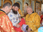 В день памяти великомученика Пантелеимона в Казанском храме поселка Каменка совершено праздничное богослужение