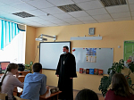 Священнослужитель с представителями районной библиотеки провели урок, посвящённый Дню славянской письменности и культуры