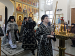 В среду четвертой седмицы Великого поста Преосвященнейший епископ Дионисий совершил Литургию Преждеосвященных Даров в храме Богоявления Господня села Сухой Донец