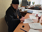 Настоятель храма святителя Афанасия Александрийского села Солдатское подписал договор о сотрудничестве с директором местной школы