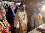 Епископ Россошанский и Острогожский Дионисий, сослужил митрополиту Горловскому и Славянскому Митрофану за богослужением в обители преподобного Павла Фивейского (Египет)