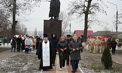 В с. Верхний Мамон священник принял участие в митинге, посвященном годовщине начала операции «Малый Сатурн»
