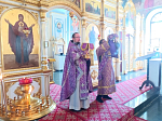 Праздник Изнесения Честных Древ Креста Господня молитвенно отметили в Тихоновском соборном храме Острогожска
