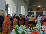 Епископ Россошанский и Острогожский Дионисий совершил венчальную Литургию в храме святителя Митрофана, первого епископа Воронежского, села Верхний Мамон