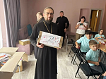 Глава Россошанской епархии посетил детское учреждение в городе Луганске и передал гуманитарный груз от жителей Воронежского края