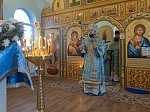 Епископ Дионисий совершил Божественную литургию в Свято-Введенском храме поселка городского типа Ольховатка
