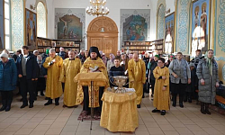 В канун гражданского Нового года благочинный Богучарского церковного округа совершил молебны на Новолетие