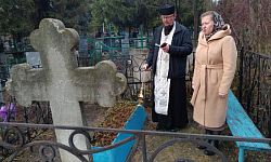 В городе Острогожске совершена панихида на могиле убиенного в 1918 году протоиерея Алексия Тростянского
