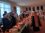 Протоиерей Владимир Шереметов совершил Пасхальное богослужение в Михайло-Архангельском храме и молебное пение на сельских приходах