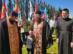  У поклонного креста в поселке Каменка состоялся традиционный братский молебен с акафистом