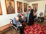 В пансионате для престарелых села Коротояк Острогожского района совершено таинство исповеди и причастия