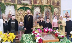 В преддверии Международного дня защиты детей клирик Острогожского благочиния побеседовал со школьниками о традиционных семейных ценностях