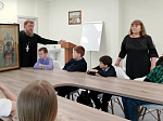 Настоятель Покровского храма села Шапошниковка встретился с ольховатскими школьниками