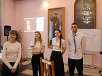 В воскресной школе Ильинского кафедрального собора состоялась дискуссия «Мой путь: между Западом и Востоком или стать самим собой?»