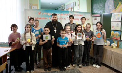 В селе Тимирязево благочинный принял участие в мастер‑классе по изготовлению пасхальных сувениров