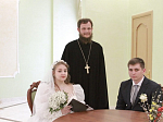 Клирик благочиния поздравил новобрачных 