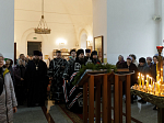 В среду четвертой седмицы Великого поста Преосвященнейший епископ Дионисий совершил Литургию Преждеосвященных Даров в храме Богоявления Господня села Сухой Донец