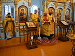 В Казанском храме Каменки совершили богослужение и поздравили матушку Надежду с Днем рождения