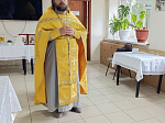 Иерей Игорь Подопригорин освятил мед нового урожая в социальных учреждениях Воробьевского района