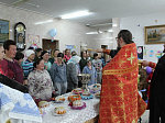 Священнослужители Острогожского благочиния поздравили с Воскресением Христовым сотрудников и жильцов местного психоневрологического интерната