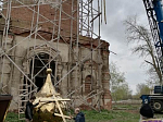 В Лесково прошло освящение и установка креста на колокольню храма святых Константина и Елены