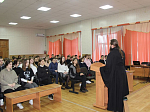 В рамках дисциплины «Разговоры о важном» иерей Иаков Калинин провел открытый урок для 8-х классов Верхнемамонского лицея