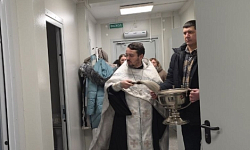 Священник совершил чин освящения вновь построенного медучреждения в селе Радченское