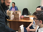 Членов Россошанского отделения общества слепых поздравили со Светлой Пасхой