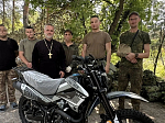 Священнослужитель доставил мототранспорт в зону проведения специальной военной операции по благословению Правящего Архиерея