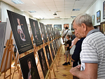 В выставочном зале Острогожского музея прошла презентация новой фотовыставки «Жена Героя»
