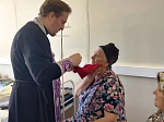 Настоятель Преображенского храма села Заболотовка посетил Ольховатскую районную больницу