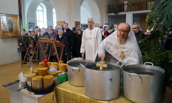 В Свято-Митрофановском храме села Верхний молитвенно отметили праздник Сретения Господня