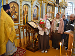 В Казанском храме Каменки совершили богослужение и поздравили матушку Надежду с Днем рождения