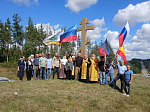 Траиционный братский молебен у поклонного креста при въезде в село Репьевка