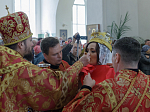 Епископ Россошанский и Острогожский Дионисий совершил венчальную Литургию в храме святителя Митрофана, первого епископа Воронежского, села Верхний Мамон