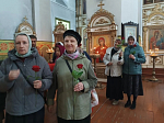 В Петропавловском храме села Репьевка чествовали женщин-прихожанок