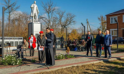 Клирик Калачеевского церковного округа принял участие в открытии мемориальных досок в поселке Калачеевский